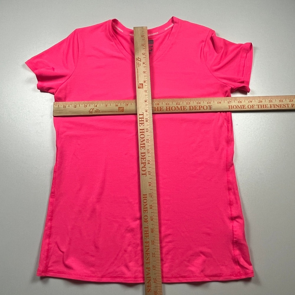 New Balance V-Neck Short Sleeve Performance Running T-Shirt Size M Hot Pink Top - Picture 4 of 6
